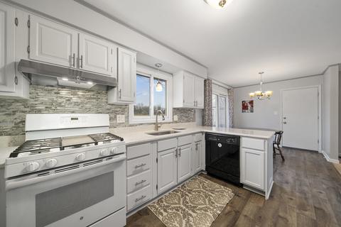 1966 Robert St, Aurora, IL 60506 photo 9
