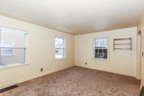 507 S Edison Ave, Elgin, IL 60123 photo 4