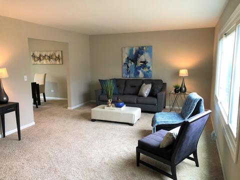 1319 Pappas Dr, Elgin, IL 60123 photo 2