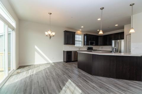 1828 Sheffield Dr, Hoffman Estates, IL 60192 photo 4