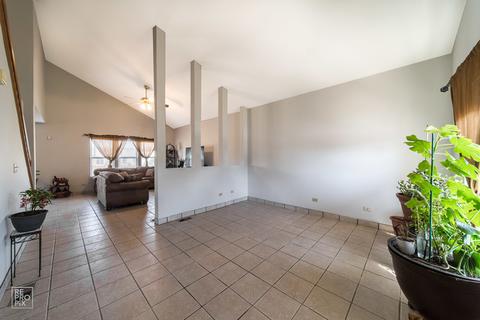 5917 Lake Pointe Dr, Plainfield, IL 60586 photo 2