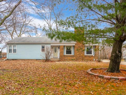 204 Robinson Dr, Morris, IL 60450 photo 1