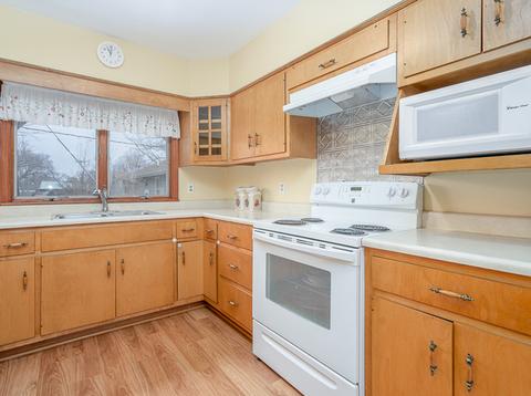 204 Robinson Dr, Morris, IL 60450 photo 7