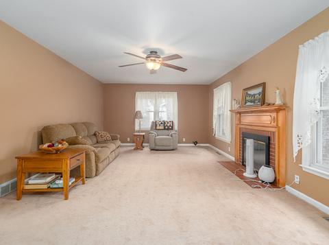204 Robinson Dr, Morris, IL 60450 photo 3