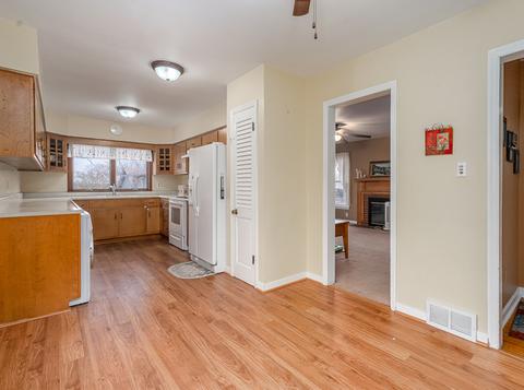 204 Robinson Dr, Morris, IL 60450 photo 9