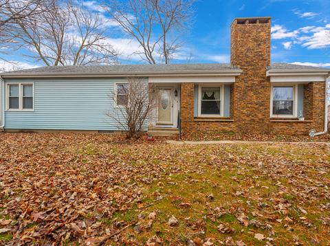 204 Robinson Dr, Morris, IL 60450 photo 2