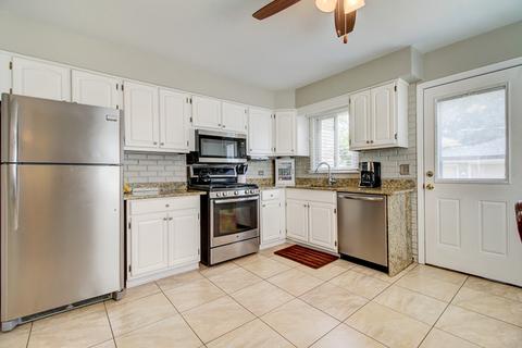 1007 Wilson Ave, Wheaton, IL 60189 photo 4
