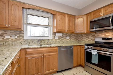 720 Bayberry Dr, Bartlett, IL 60103 photo 3