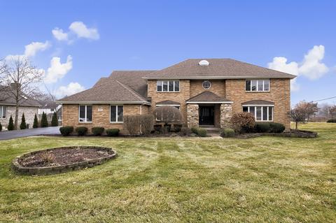 777 Cambridge Dr, Burr Ridge, IL 60527 photo 2