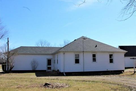 317 N Jackson St, Morrison, IL 61270 photo 2