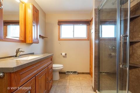 463 S Main St, Bartlett, IL 60103 photo 9