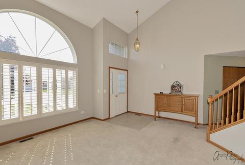 619 Wimbleton Trl, Mchenry, IL 60050 photo 4