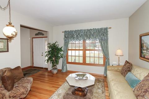 568 E Lincoln Ave, Des Plaines, IL 60018 photo 4