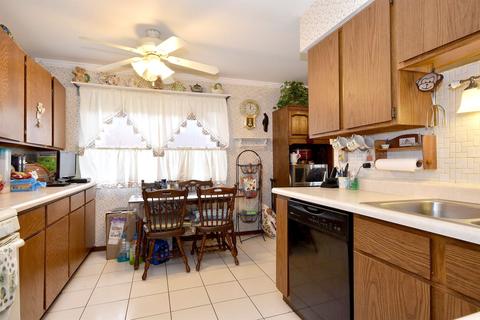 598 Rush St, Roselle, IL 60172 photo 9