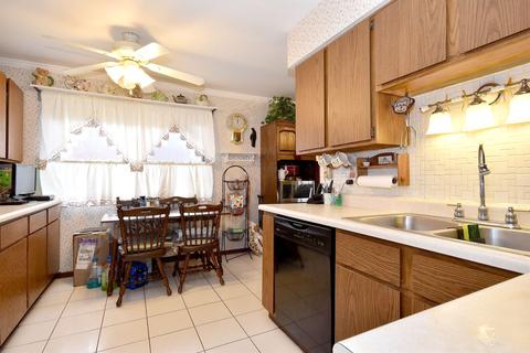598 Rush St, Roselle, IL 60172 photo 10