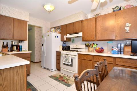 598 Rush St, Roselle, IL 60172 photo 8