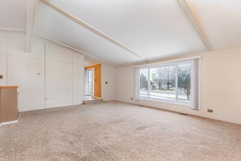 16 S Viking Blvd, Plainfield, IL 60544 photo 4