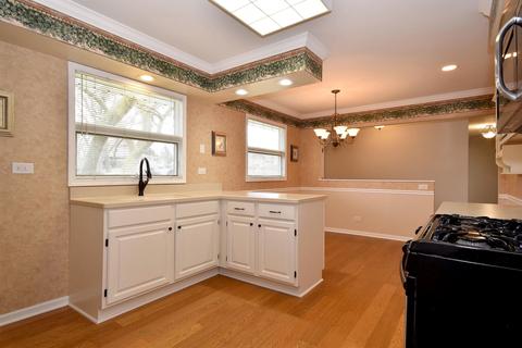 2128 Driving Park Rd, Wheaton, IL 60187 photo 12