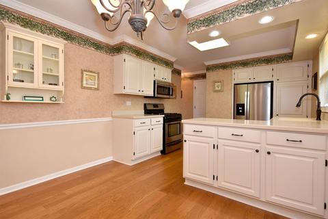 2128 Driving Park Rd, Wheaton, IL 60187 photo 9
