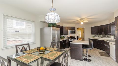 2721 Pearle Dr, Des Plaines, IL 60018 photo 11