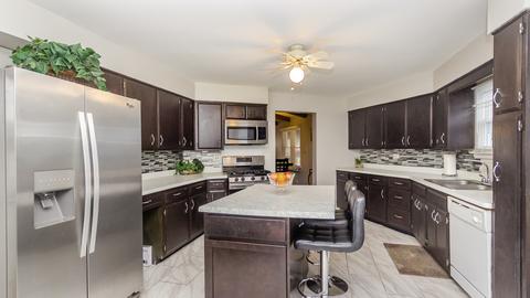 2721 Pearle Dr, Des Plaines, IL 60018 photo 8