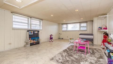 2721 Pearle Dr, Des Plaines, IL 60018 photo 16