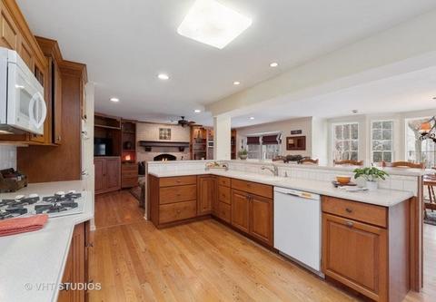 2500 Pick Dr, Glenview, IL 60025 photo 7