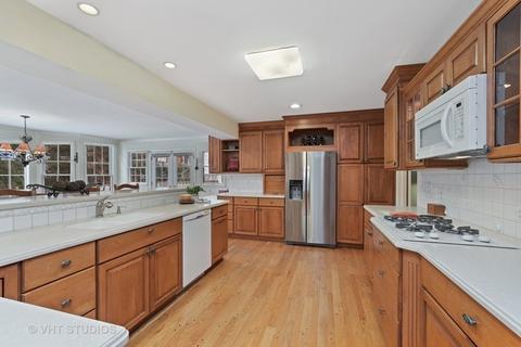 2500 Pick Dr, Glenview, IL 60025 photo 9