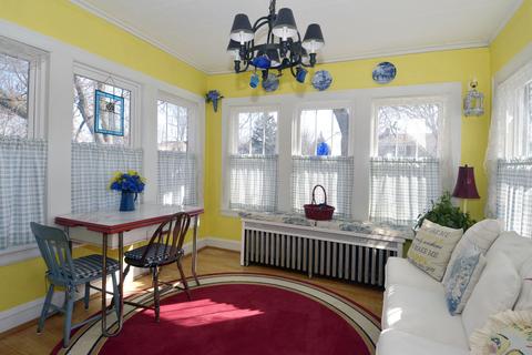 1712 Ash St, Des Plaines, IL 60018 photo 2