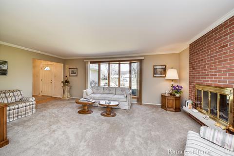 2205 Kingston Dr, Wheaton, IL 60189 photo 2