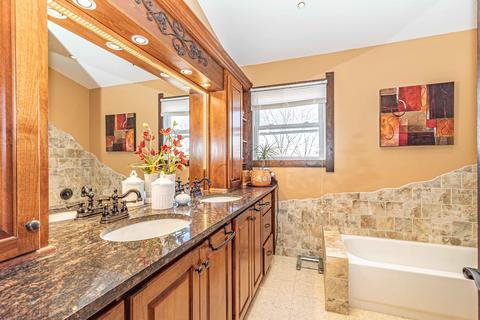 228 N Hackberry Dr, Streamwood, IL 60107 photo 20