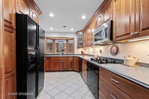 1009 W Pendleton Pl, Mount Prospect, IL 60056 photo 4