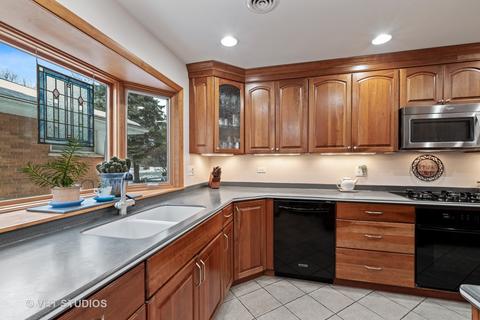 1009 W Pendleton Pl, Mount Prospect, IL 60056 photo 5
