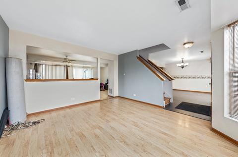 946 Symphony Dr, Aurora, IL 60504 photo 3
