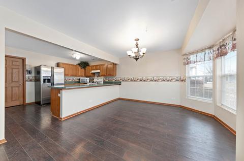 946 Symphony Dr, Aurora, IL 60504 photo 5