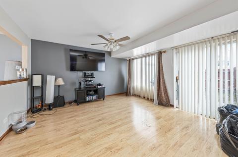 946 Symphony Dr, Aurora, IL 60504 photo 4