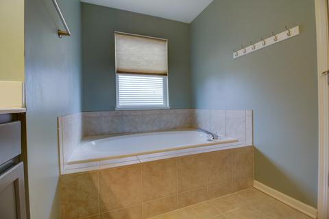 162 Fieldcrest Dr, Bartlett, IL 60103 photo 24