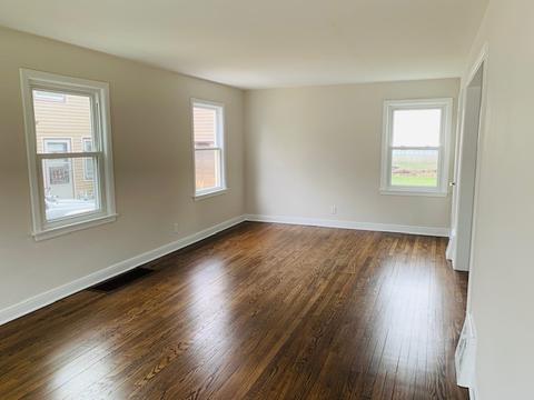 408 Sunset Dr, Elgin, IL 60123 photo 2