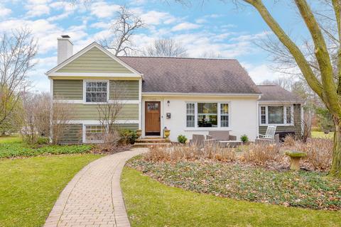 1103 Golf Ln, Wheaton, IL 60189 photo 1
