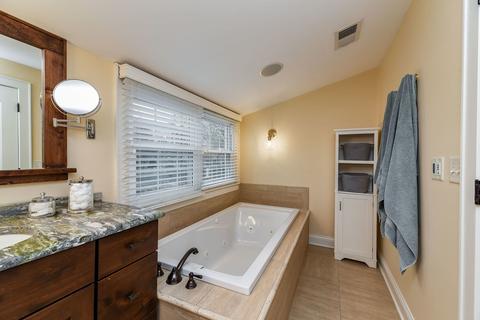 1103 Golf Ln, Wheaton, IL 60189 photo 18