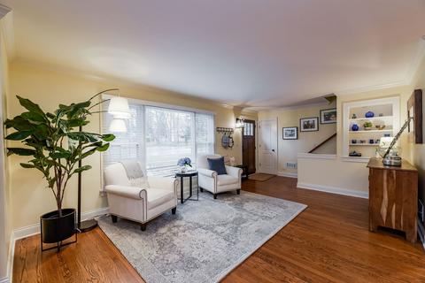 1103 Golf Ln, Wheaton, IL 60189 photo 4