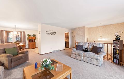 714 S Emerald Dr, Mchenry, IL 60051 photo 9