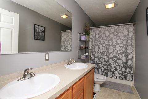 109 E 2nd St, Gridley, IL 61744 photo 5