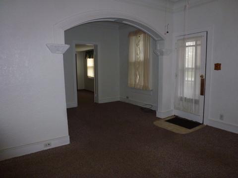 601 E Johnson St, Clinton, IL 61727 photo 4