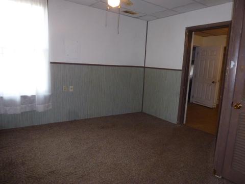 601 E Johnson St, Clinton, IL 61727 photo 3