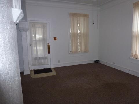 601 E Johnson St, Clinton, IL 61727 photo 2