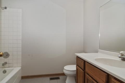 860 Francine Dr, Bartlett, IL 60103 photo 15