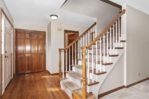 860 Francine Dr, Bartlett, IL 60103 photo 3