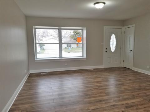 1123 Hunter Dr, Elgin, IL 60120 photo 5