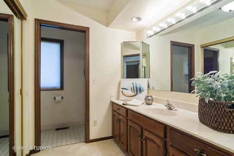 511 E Suffield Dr, Arlington Heights, IL 60004 photo 9